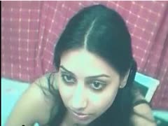 Dirty-minded Desi cam nympho brags of her feet and tits